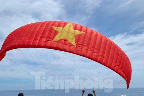 Lý Sơn khai mạc giải Vô địch dù lượn Quốc gia lần thứ 2
