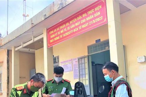 Đắk Nông: Hết cảnh vượt trăm cây số 'đi làm' biển số xe