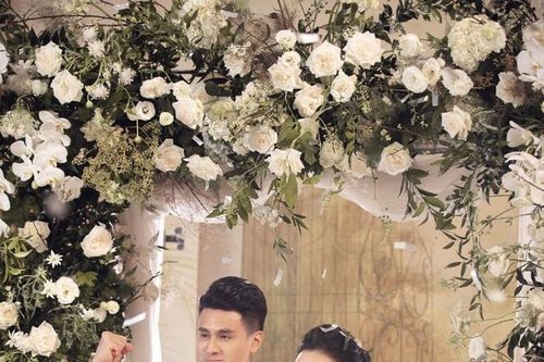 Phương Oanh - Vĩnh Thụy khiến các diễn đàn mạng xã hội bùng nổ khi tổ chức hôn lễ bất ngờ