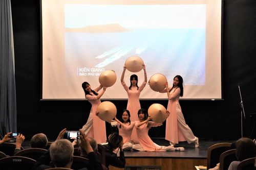 Ấn tượng 'Ngày Việt Nam' tại Đại học Ngôn ngữ Quốc gia Moskva