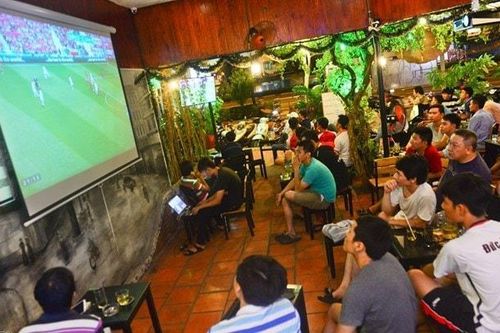 Dịch vụ thuê máy chiếu 'nóng' trước trận chung kết bóng đá SEA Games
