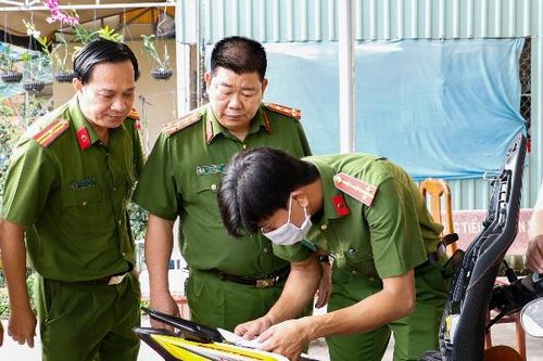 Người dân Cần Thơ háo hức đến đăng ký xe máy tại xã nơi cư trú