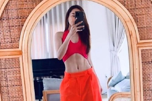 Hậu bị chê gầy gò thiếu sức sống, Nhã Phương 'đáp trả' bằng cách khoe cơ bụng 6 múi
