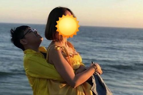 Siêu mẫu Việt đăng hình con trai: Mới ngày nào bé xíu mà giờ cao lớn, cách được mẹ dạy dỗ mới nể
