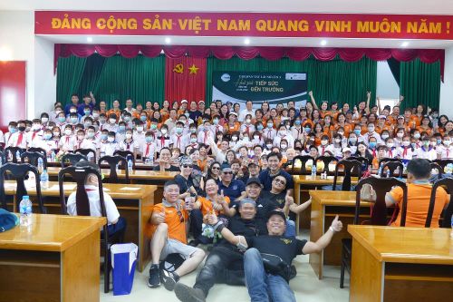Caravan – Tay lái nữ năm 2022 trao 300 phần quà cho học sinh khó khăn tại Bến Tre