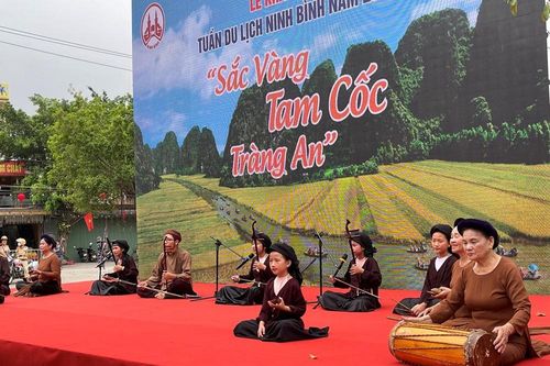 Ninh Bình: Khai mạc Tuần du lịch 'Sắc vàng Tam Cốc Tràng An'