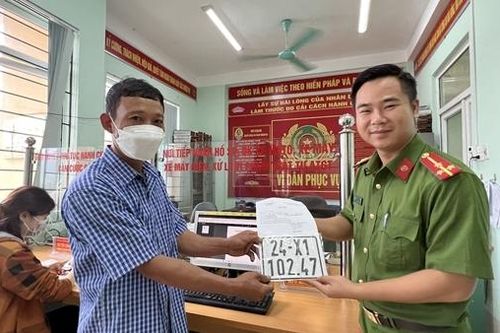 Trong vòng 15 phút, công dân hoàn tất thủ tục cấp đăng ký xe mô tô