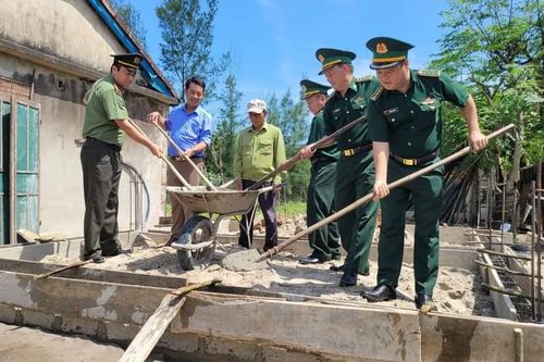 Xây dựng nhà tình nghĩa tặng thân nhân liệt sĩ Cồn Cỏ