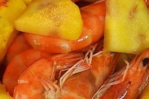 Đây là công thức làm tôm nướng mà các nhà hàng không bao giờ muốn bạn biết: Bí quyết nằm ở loại quả quen thuộc, siêu rẻ này!