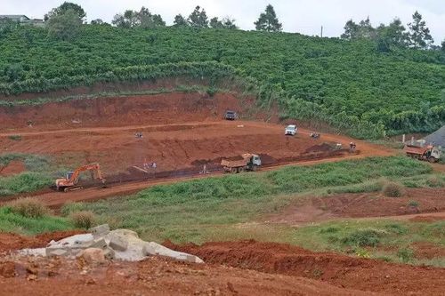 Chấn chỉnh tình trạng san ủi đồi núi để phân lô, bán nền, xây dựng trên đất rừng