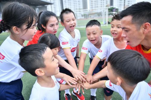 Chung kết SEA Games mô phỏng của 14 em bé và các danh thủ tại Hà Nội