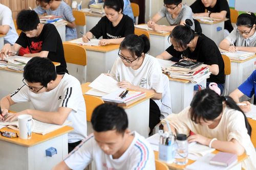 Giáo viên Trung Quốc ép học sinh viết đơn tự nguyện bỏ thi đại học