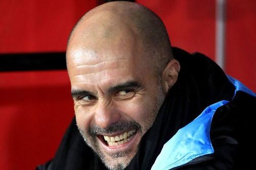 Guardiola mời CĐV MU ra đường ăn mừng nếu Man City vô địch