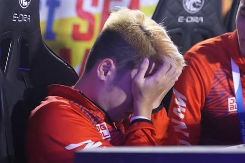 VĐV PUBG Mobile Việt Nam khóc sau khi hụt HCV SEA Games