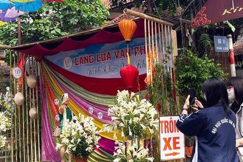 Làng Lụa Vạn Phúc tăng mạnh khách đến tham quan mua sắm dịp SEA Games 31