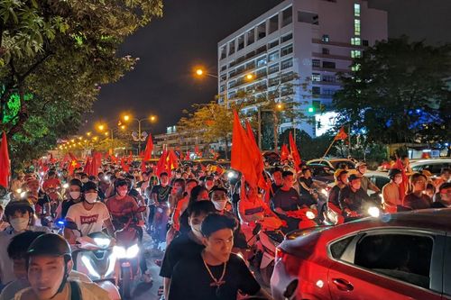 Người dân cả nước xuống đường mừng chiến thắng của U23 Việt Nam