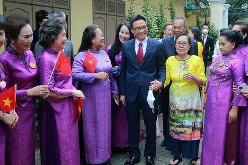 Phó Thủ tướng Vũ Đức Đam gặp gỡ cộng đồng người Việt tại Thái Lan