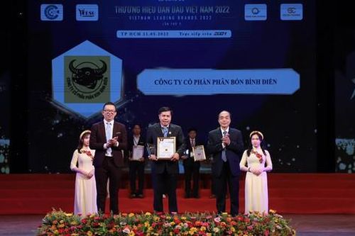 Công ty Cổ phần Phân bón Bình Điền nhận giải 'Thương hiệu dẫn đầu Việt Nam 2022'