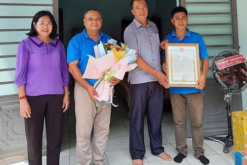 Tây Ninh: Sở GD&ĐT phối hợp trao nhà cho gia đình có hoàn cảnh khó khăn