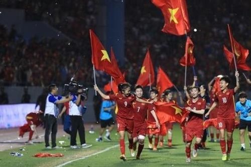 SEA Games 31: Đoạt huy chương Vàng, đội tuyển bóng đá nữ Việt Nam nhận vô số lời khen và mưa tiền thưởng