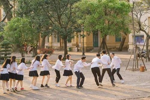Phía sau những gương mặt vui tươi