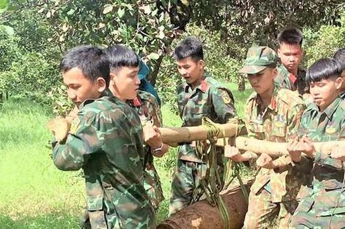 Phát hiện quả bom nặng 3,5 tạ trong vườn điều ở Bình Phước