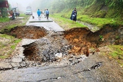 Mưa lớn kéo dài gây nhiều thiệt hại tại nhiều địa phương