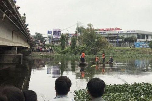 Phát hiện thi thể hai mẹ con dưới sông