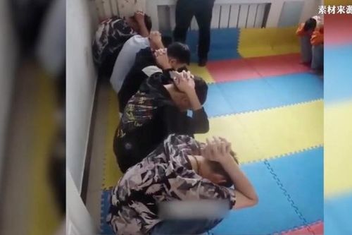 Bé gái 10 tuổi thành người hùng sau khi phát hiện lời kêu cứu trên tờ tiền