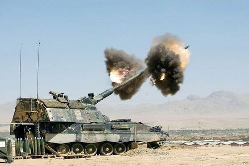 Lựu pháo tự hành PzH-2000 'hoàng đế pháo binh' của Đức
