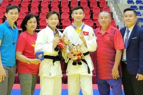 Hai chị em cùng giành HCV judo tại SEA Games 31