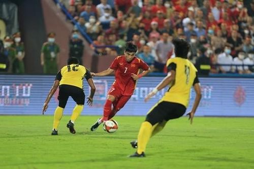 Không hay vẫn lừng lững tiến vào chung kết