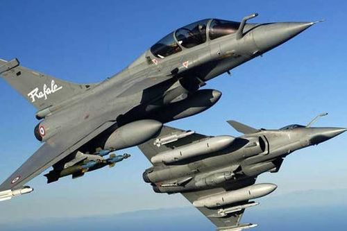 Hai tiêm kích Rafale của Pháp va chạm vào nhau giữa không trung