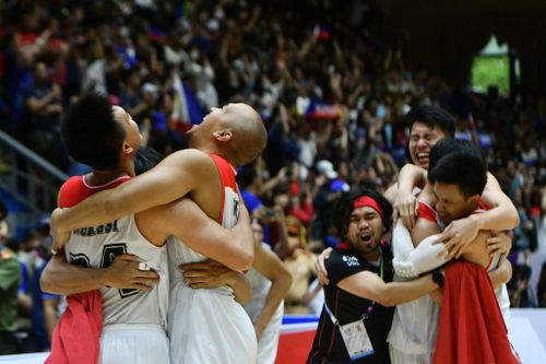 'Vua bóng rổ' Philippines bị lật đổ