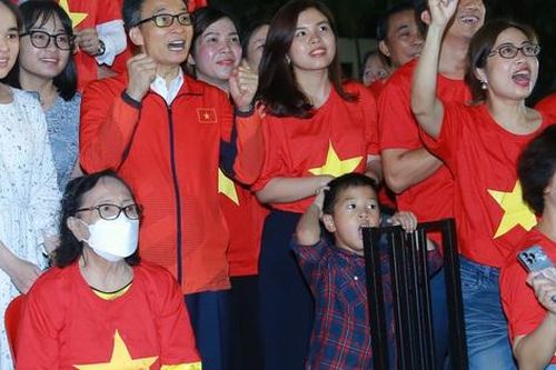 Kiều bào Việt Nam ở Thái Lan chung vui cùng chiến thắng của đội tuyển bóng đá nam