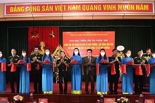 Triển lãm ảnh Quân đội với nhiệm vụ bảo vệ môi trường, chủ động ứng phó với biến đổi khí hậu và khắc phục sự cố môi trường