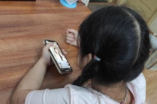 Làm gì khi con 'nghiện' mạng xã hội?