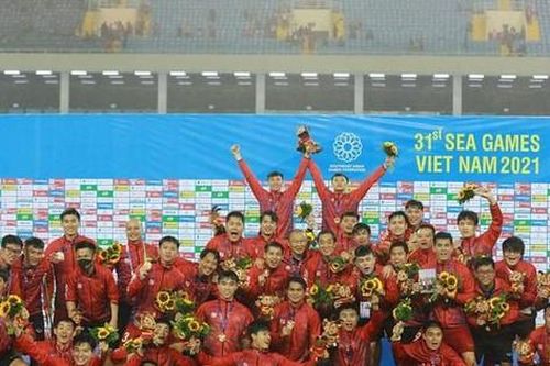 Thủ tướng đề nghị các cơ quan đề xuất khen thưởng đội tuyển bóng đá nữ và nam