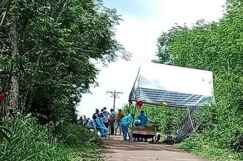 Vết cứa bất thường trên cổ tài xế tử vong trong đêm