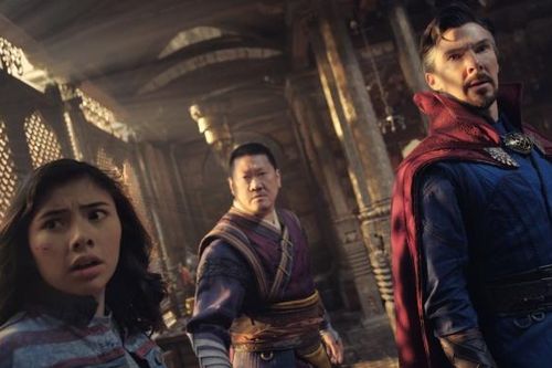 'Doctor Strange: Đa vũ trụ hỗn loạn' tiếp tục thống trị bảng xếp hạng