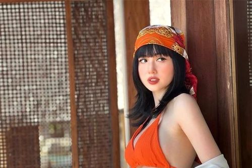 Cựu hot girl Tâm Tít diện bikini khoe body 'bỏng mắt', chẳng ai tin mẹ 2 con lại sexy đến vậy