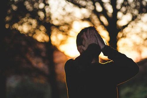 Giám đốc già 'ngã ngựa' vì nữ thư ký trẻ đẹp... 'khéo chiều'