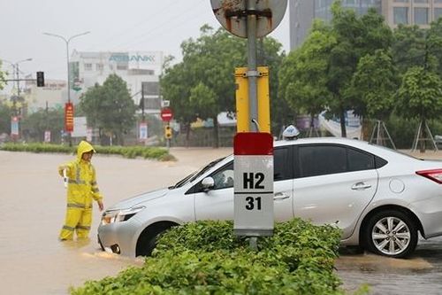 Vĩnh Phúc: Nhiều tuyến đường ngập nặng sau trận mưa lớn