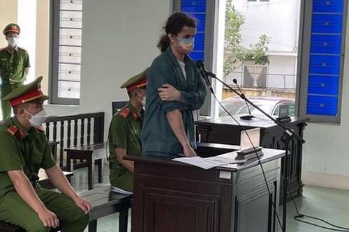 Trồng cần sa trong nhà, một người Nga lãnh án
