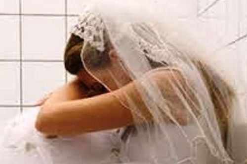 Theo đuổi mộng lấy chồng giàu, ngay đêm tân hôn khóc không thành tiếng vì bí mật của chồng