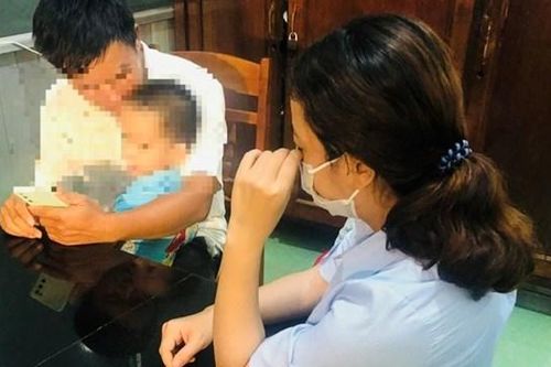 Bà mẹ khai tử cho con trai vì 'sợ bố đẻ của cháu ám sát'(?!)