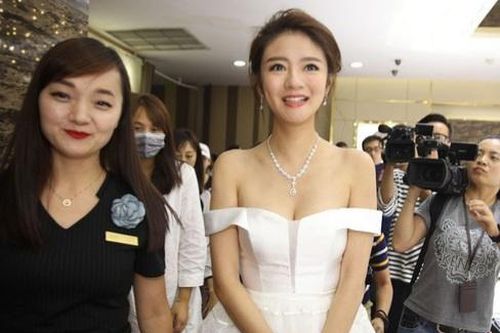 Nhà giàu Hong Kong thưởng cho con dâu biệt thự mỗi lần mang thai