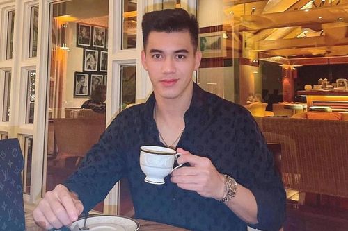 Tiến Linh toàn mặc đồ hiệu