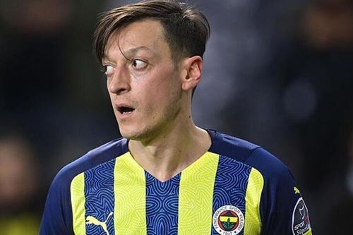 Mesut Ozil đến Indonesia