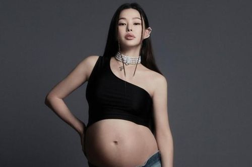 Hoa hậu Honey Lee: 'Phụ nữ gợi cảm khi mang thai'
